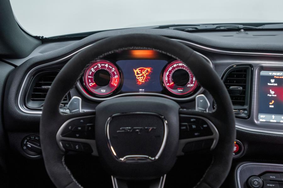 Панель приборов Dodge Challenger SRT Demon (LC, 0945 of 3300) 2018 года  (фото 69 из 109)